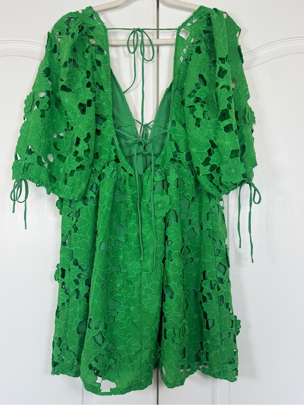 NWT Storia Paulette Floral Crochet Lace Mini Dress VICI Garden Party Size Large - Picture 6 of 13